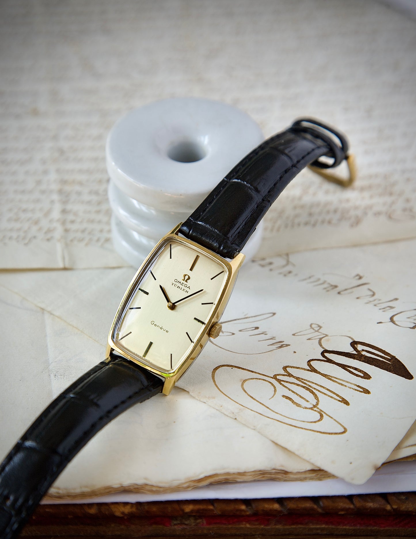 Omega Genève Türler Ref. 111.095 – Tonneau Tank del 1968 con doble firma