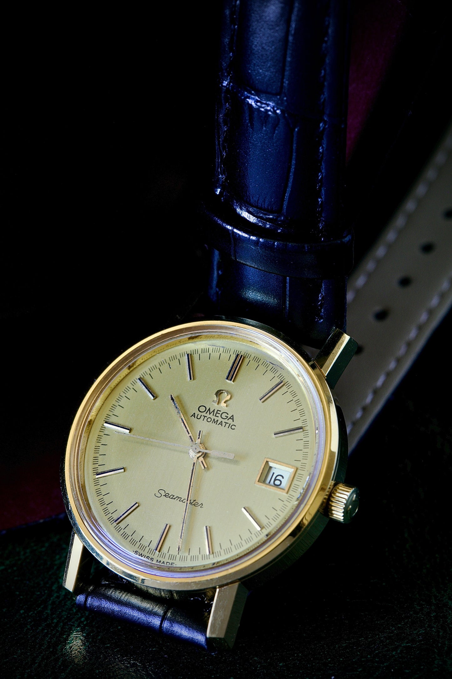 Omega Seamaster Automático Ref. 166. 0202 (1973) – Esfera Dorada