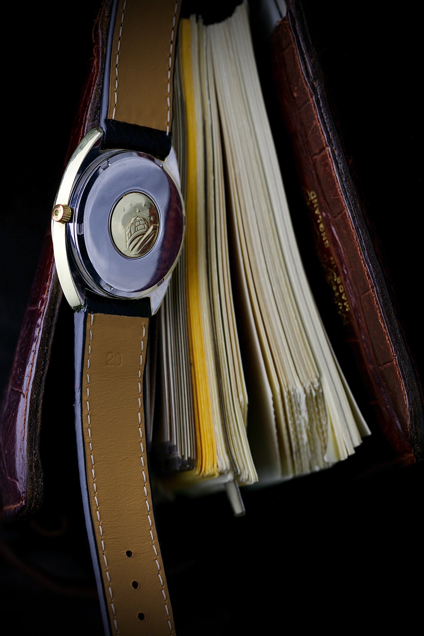 Omega Constellation C-Shape Automatic Ref. 168. 0057 Yellow Gold Fluted Bezel (1973) 
