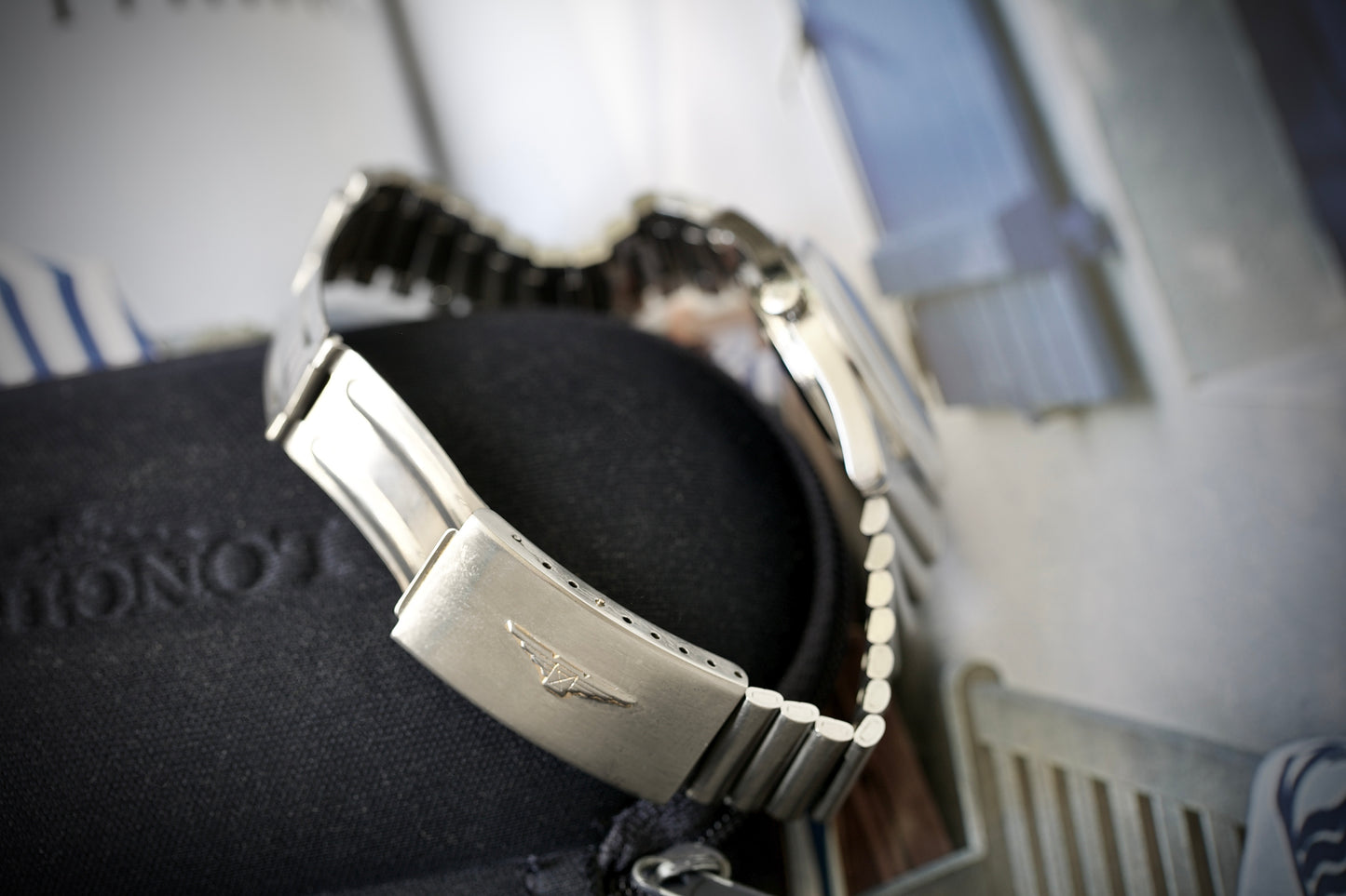 Longines Automatic 1979 with Original Bracelet & Box – Grey Dial