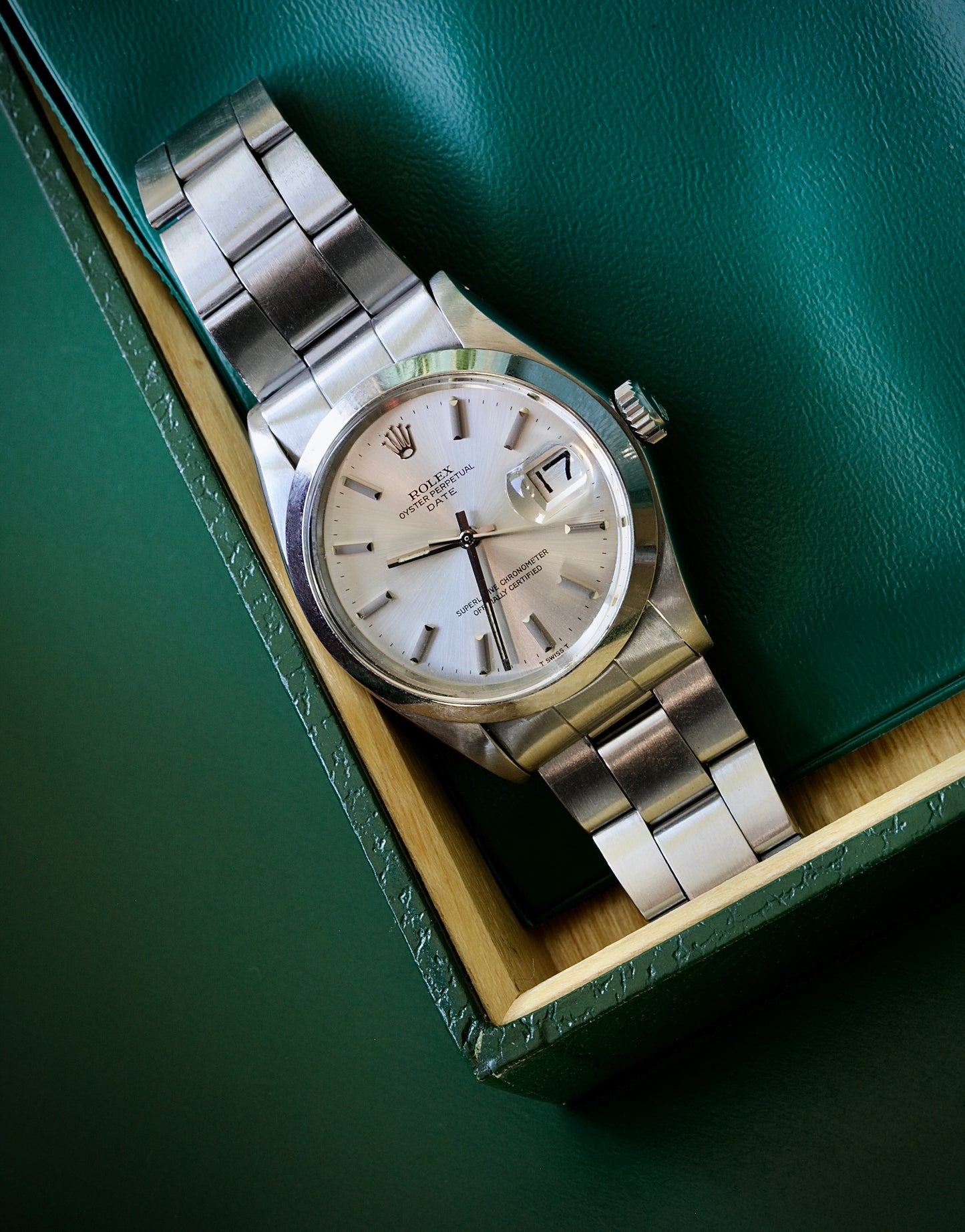 Rolex Oyster Perpetual Date Ref. 1500 Full Set (1975) – Esfera Plateada
