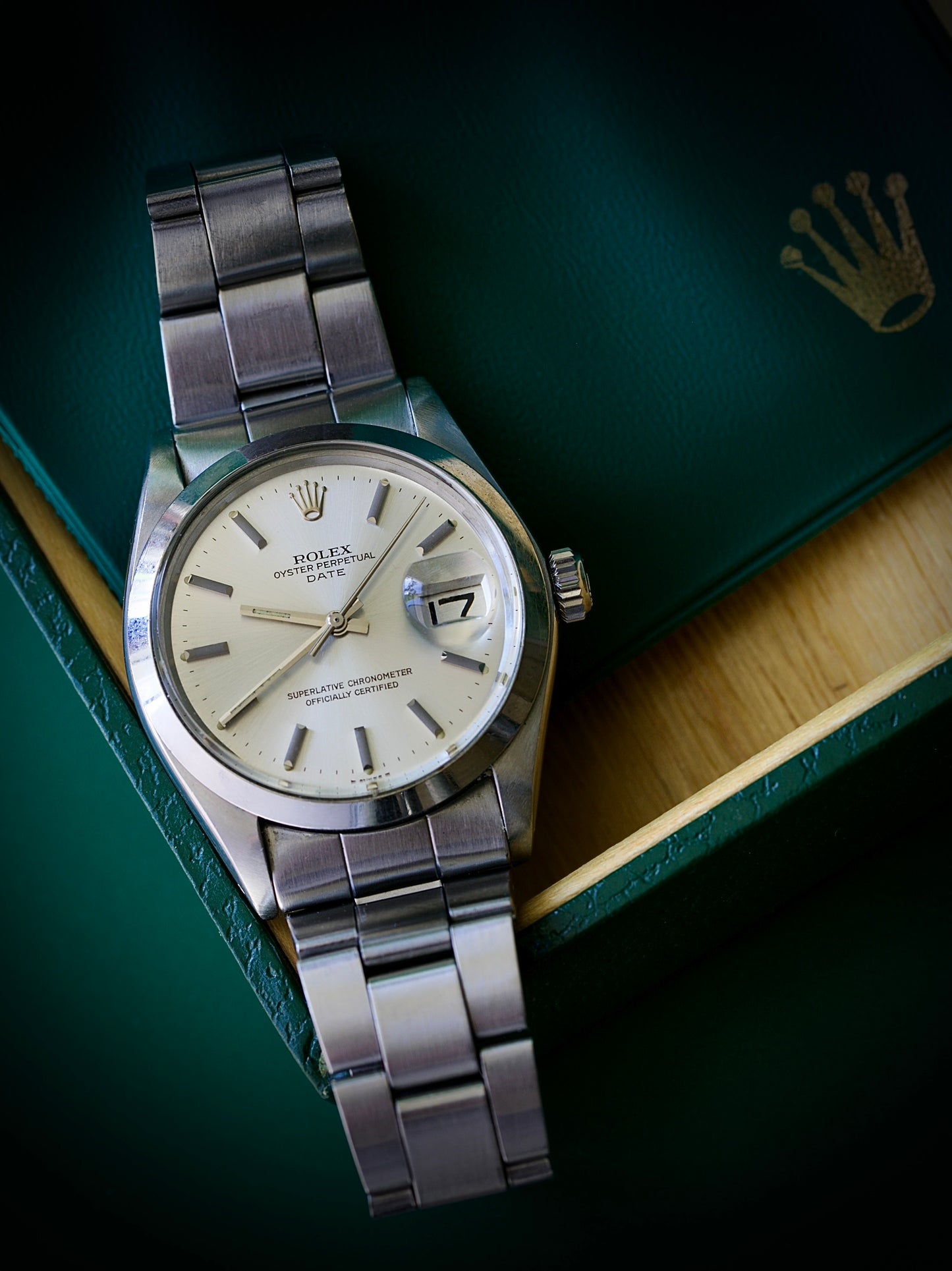 Rolex Oyster Perpetual Date Ref. 1500 Full Set (1975) – Esfera Plateada