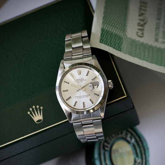 Rolex Oyster Perpetual Date Ref. 1500 Full Set (1975) – Esfera Plateada