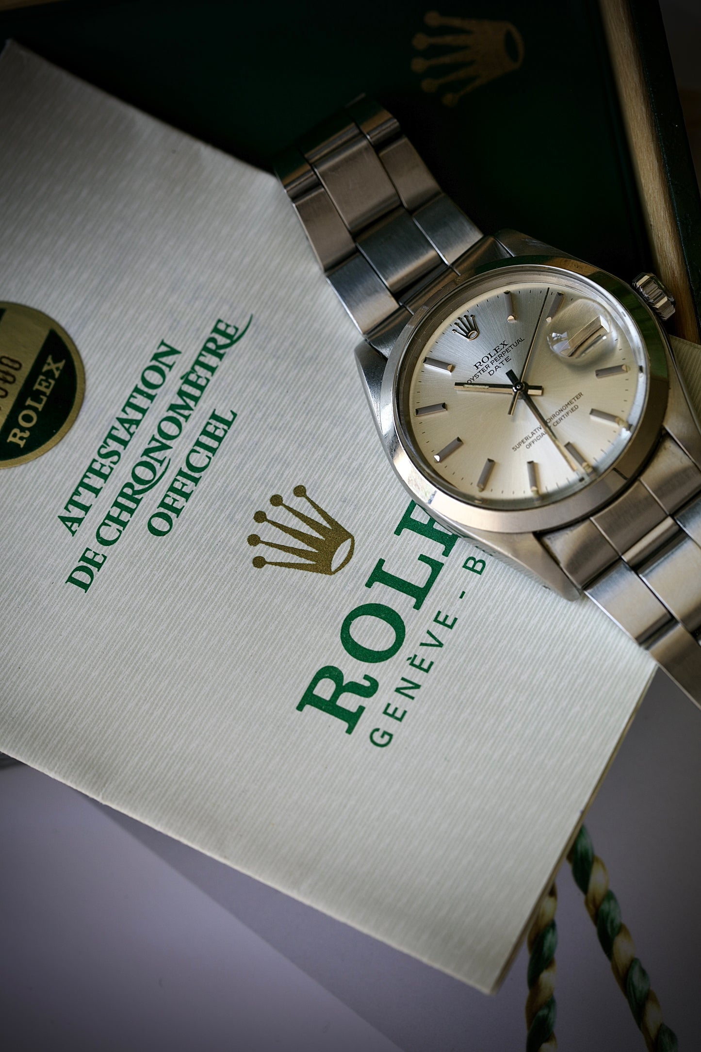 Rolex Oyster Perpetual Date Ref. 1500 Full Set (1975) – Esfera Plateada