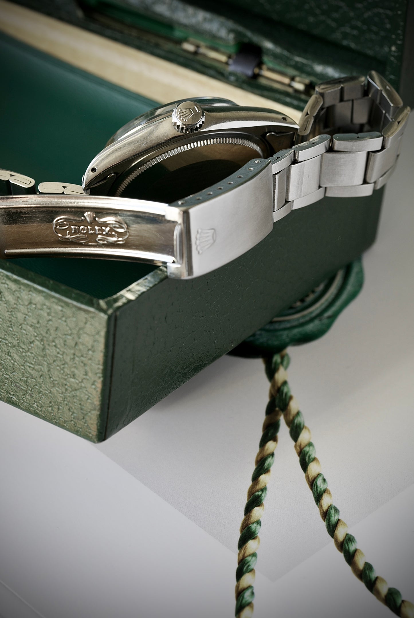 Rolex Oyster Perpetual Date Ref. 1500 Full Set (1975) – Esfera Plateada