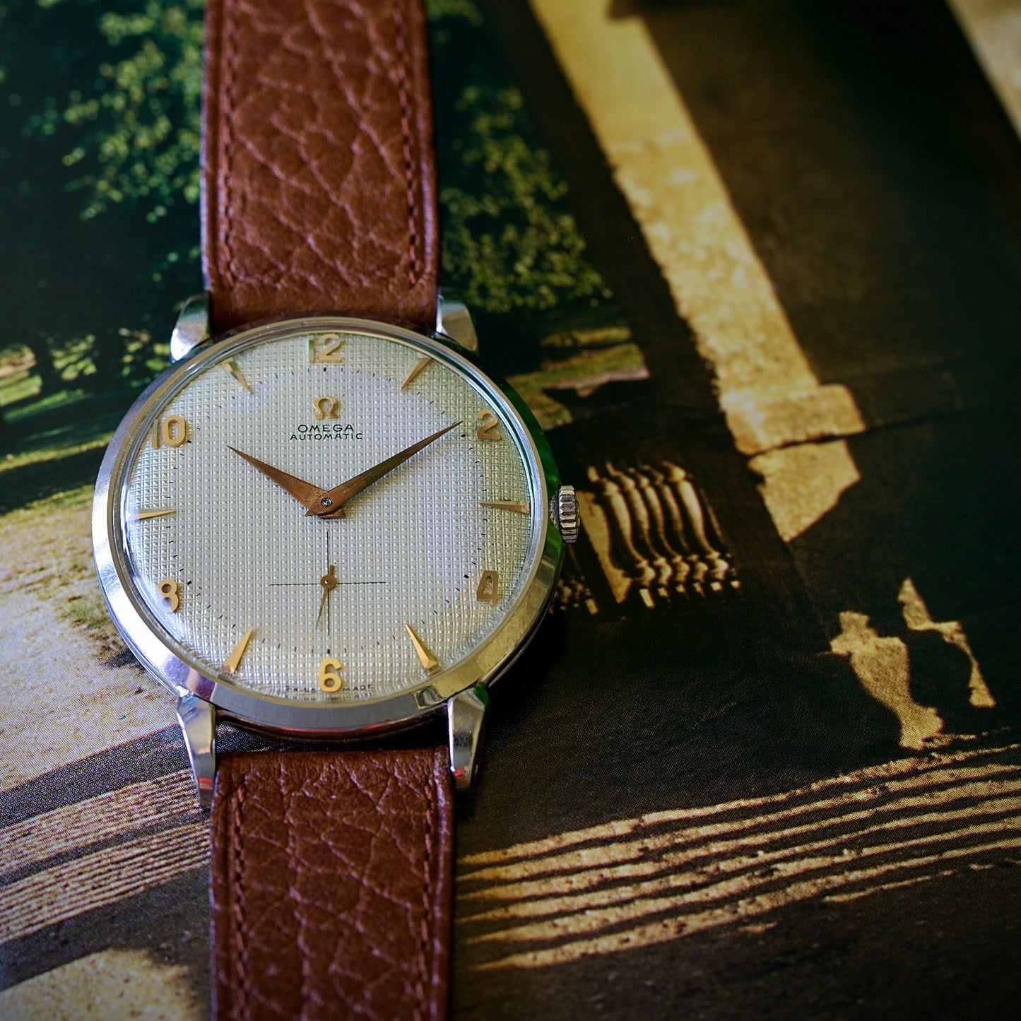 Omega Automático Jumbo Esfera Guilloché “Clous de Paris” Bumper Ref. 2663-3 Año (1952)