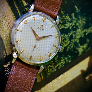 Omega Automático Jumbo Esfera Guilloché “Clous de Paris” Bumper Ref. 2663-3 Año (1952)