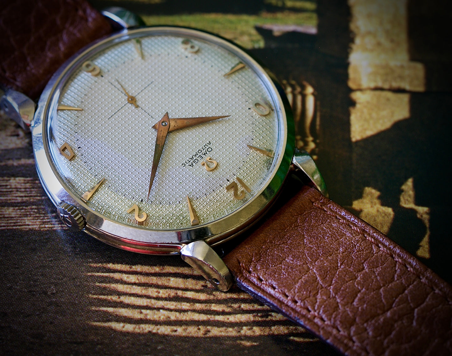 Omega Automático Jumbo Esfera Guilloché “Clous de Paris” Bumper Ref. 2663-3 Año (1952)