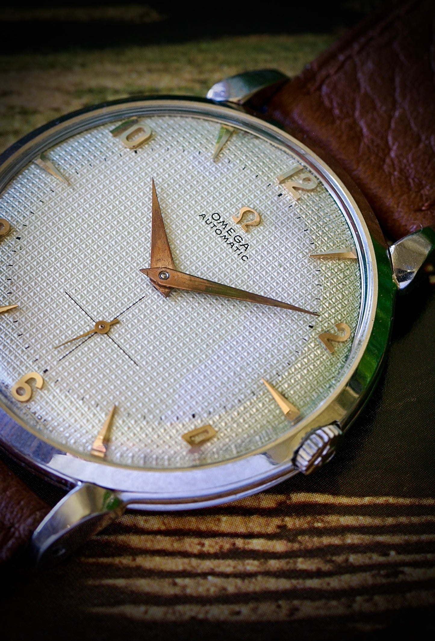 Omega Automático Jumbo Esfera Guilloché “Clous de Paris” Bumper Ref. 2663-3 Año (1952)