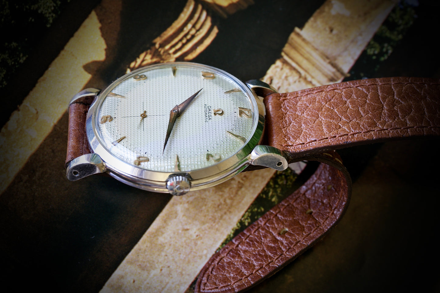 Omega Automático Jumbo Esfera Guilloché “Clous de Paris” Bumper Ref. 2663-3 Año (1952)