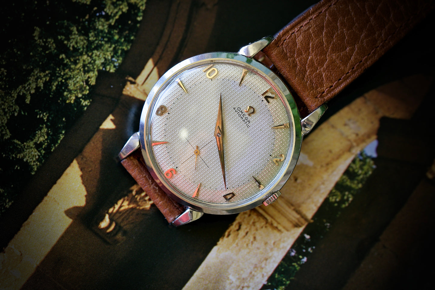 Omega Automático Jumbo Esfera Guilloché “Clous de Paris” Bumper Ref. 2663-3 Año (1952)