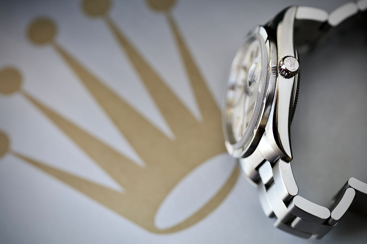 Rolex Oyster Perpetual Date Ref. 15210 (2005) Full Set | Engine Turned Bezel |Silver Dial