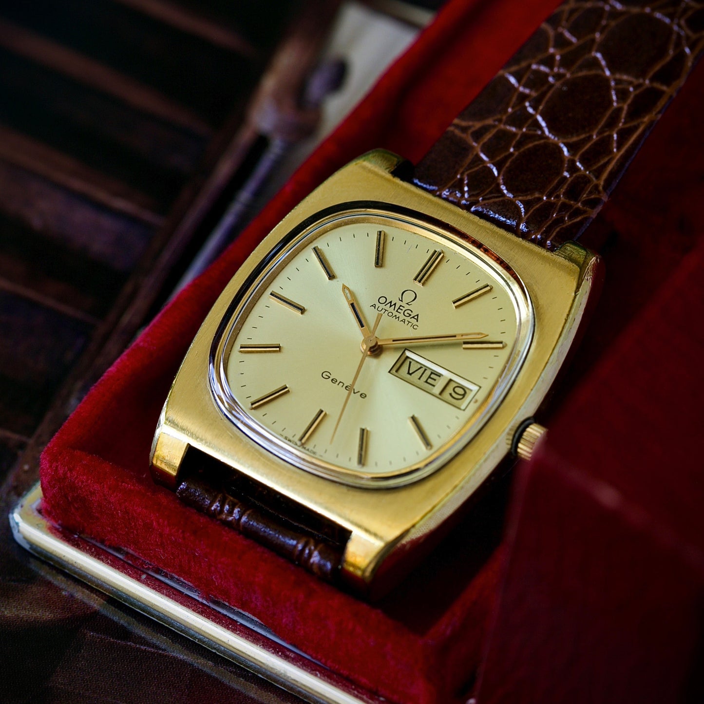 Omega Genève "TV Style" Automático Ref. 166. 0188 – Estuche Omega Vintage |Chapado en Oro -  1974