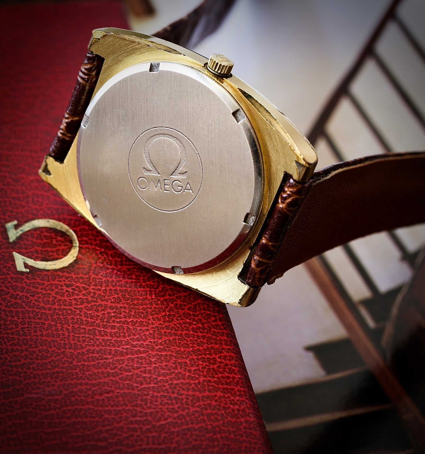 Omega Genève "TV Style" Automático Ref. 166. 0188 – Estuche Omega Vintage |Chapado en Oro -  1974