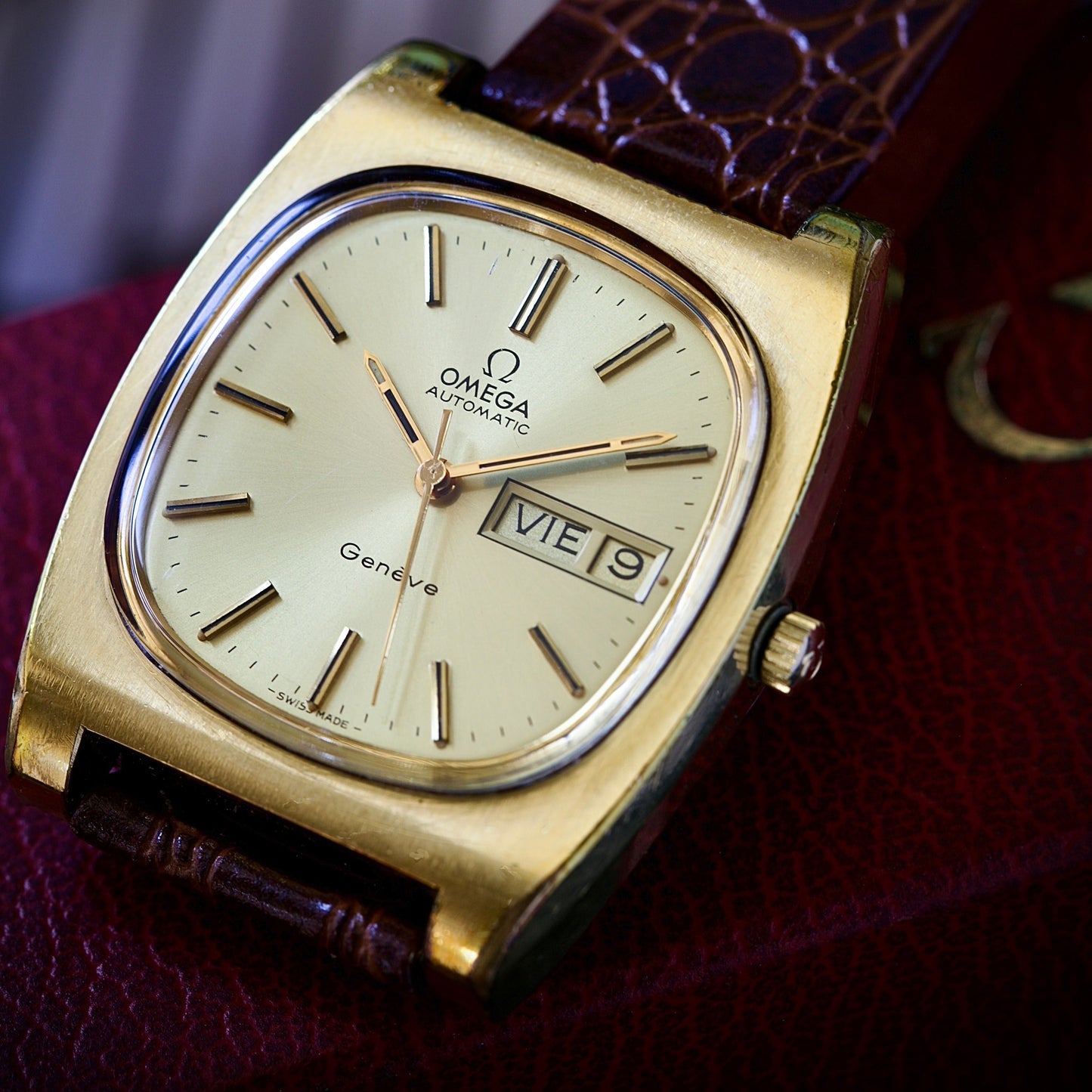 Omega Genève "TV Style" Automático Ref. 166. 0188 – Estuche Omega Vintage |Chapado en Oro -  1974